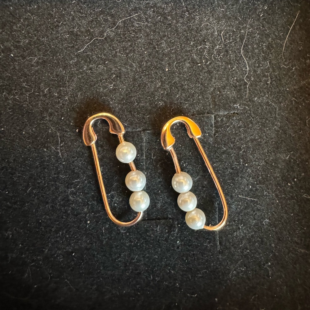 Brand new sterling silver with rose gold plating safety pin with pearls earrings